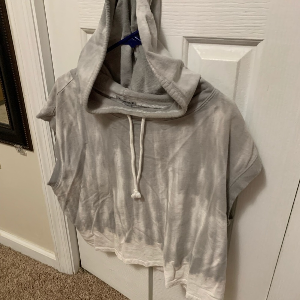 Sleeveless crop top hoodie
